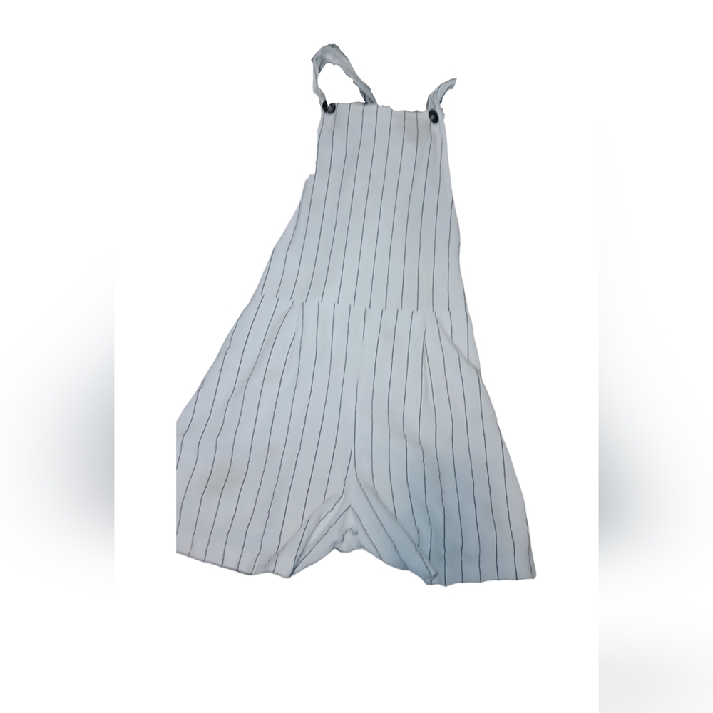 size L white romper/jumpsuit shorts  urban romantics summer clothing